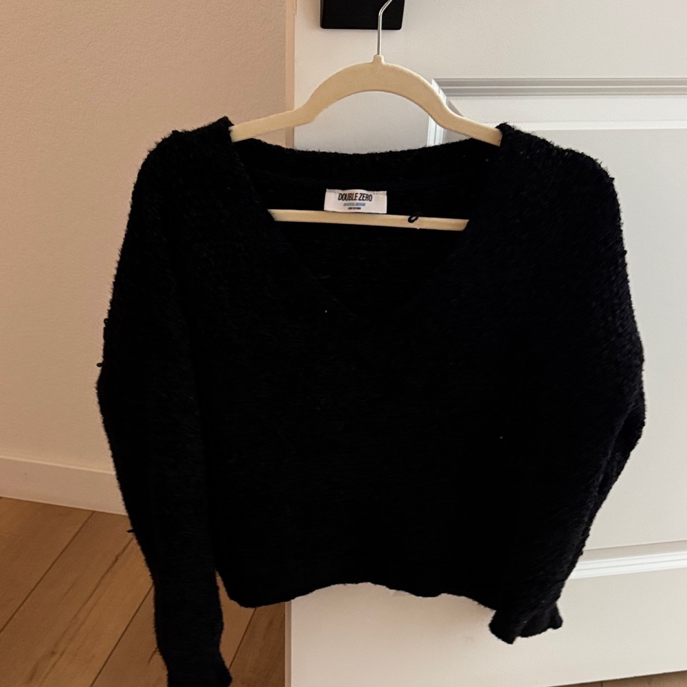 Double Zero Women's Black V-Neck Sweater